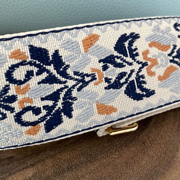 UNNI Tassel Camera Crossbody Bag NWT - Picture 9 of 9